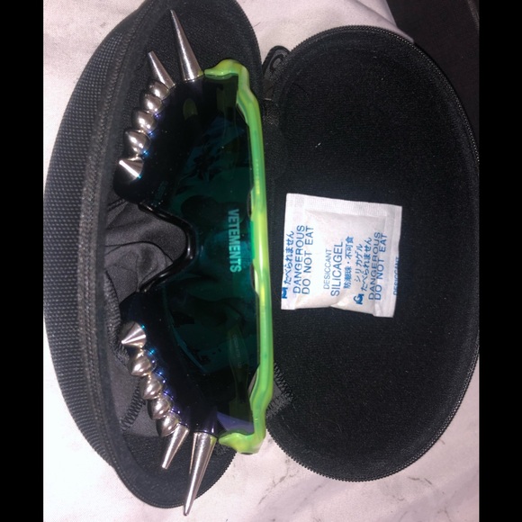 Vetements x Oakley spike 400 neon sunglasses - Picture 1 of 3